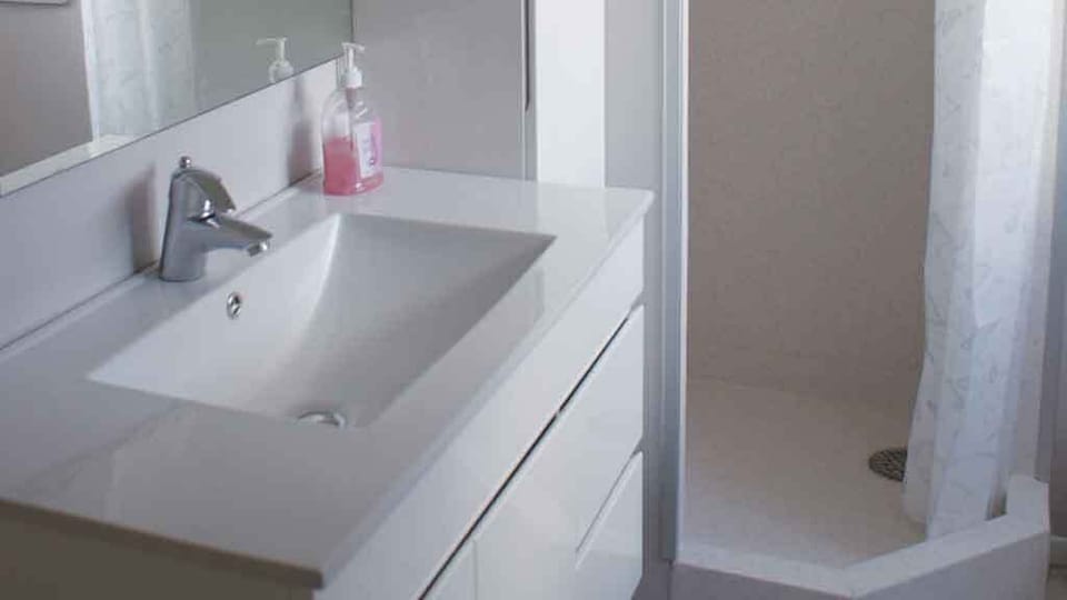 Bathroom sink
