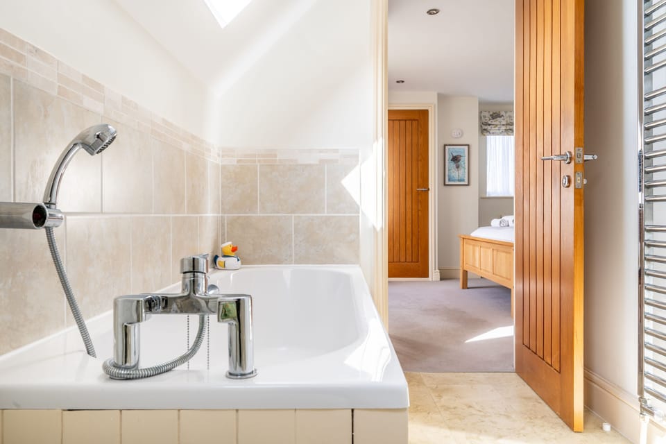 En-suite to the master bedroom