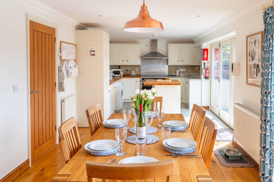 Ground floor: Well equipped kitchen and dining area