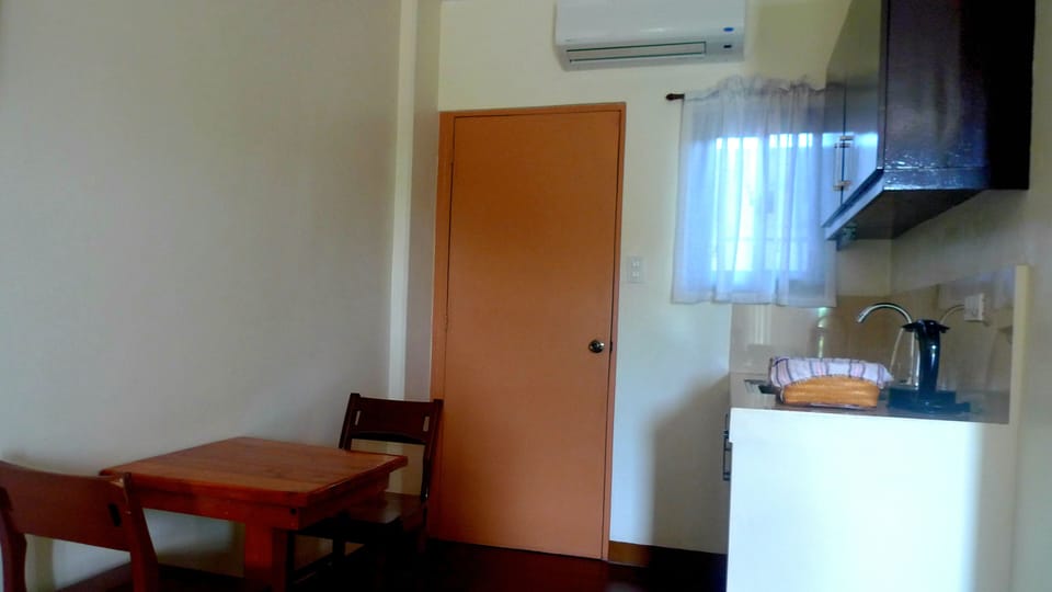 Standard room | Premium bedding, desk, WiFi (free), bed sheets