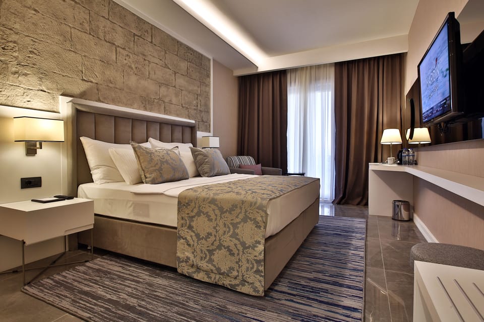 Standard Double Room | Premium bedding, minibar, in-room safe, desk
