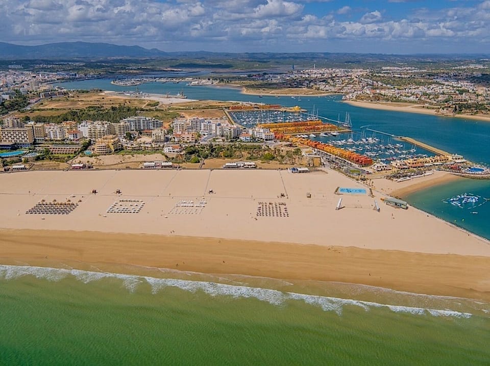 Triumph Yellow Apartment, AC Apartment in Portimao