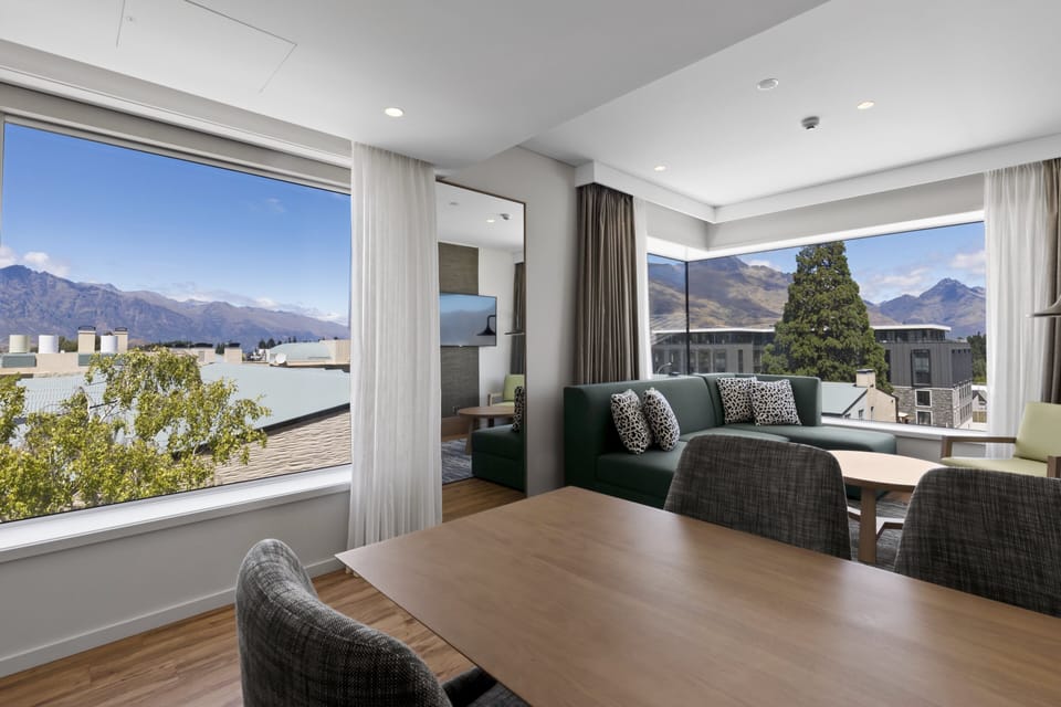 Suite, 1 Bedroom, Mountain View (with Free Breakfast) | Premium bedding, in-room safe, blackout drapes, soundproofing