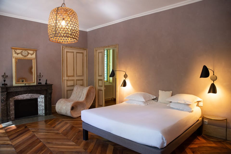 Room (Musset) | Minibar, in-room safe, individually decorated, individually furnished