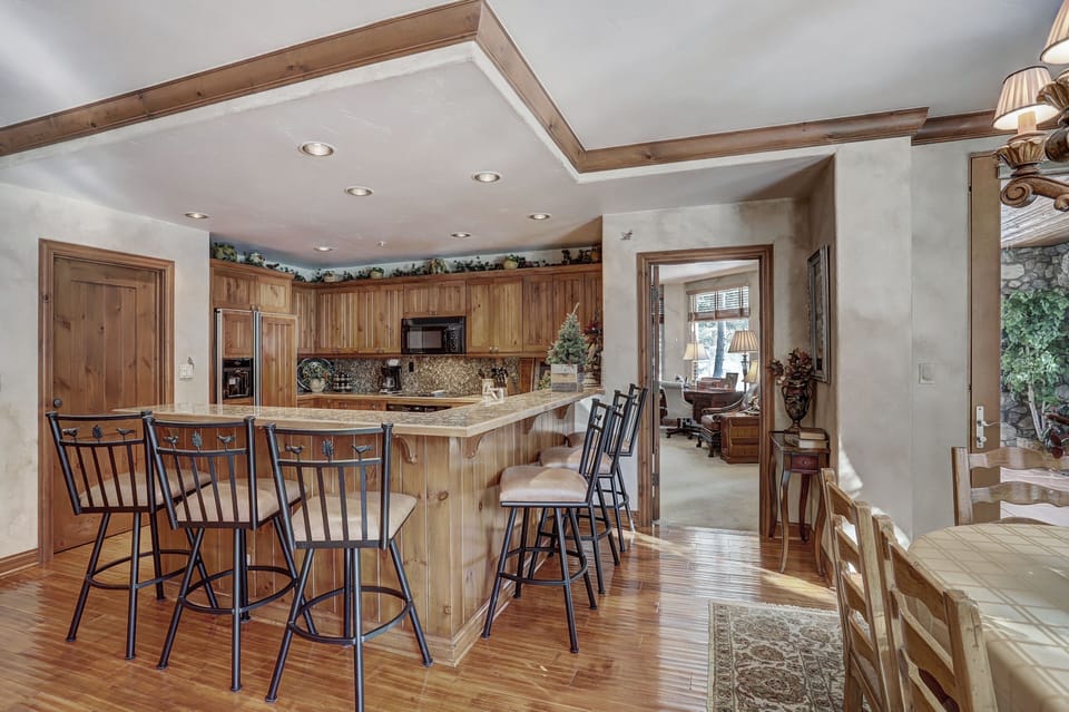 Condo, 3 Bedrooms | Private kitchen | Fridge, microwave, oven, dishwasher