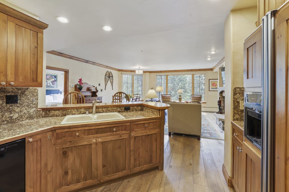 Condo, 2 Bedrooms | Private kitchen | Fridge, oven, coffee/tea maker, toaster
