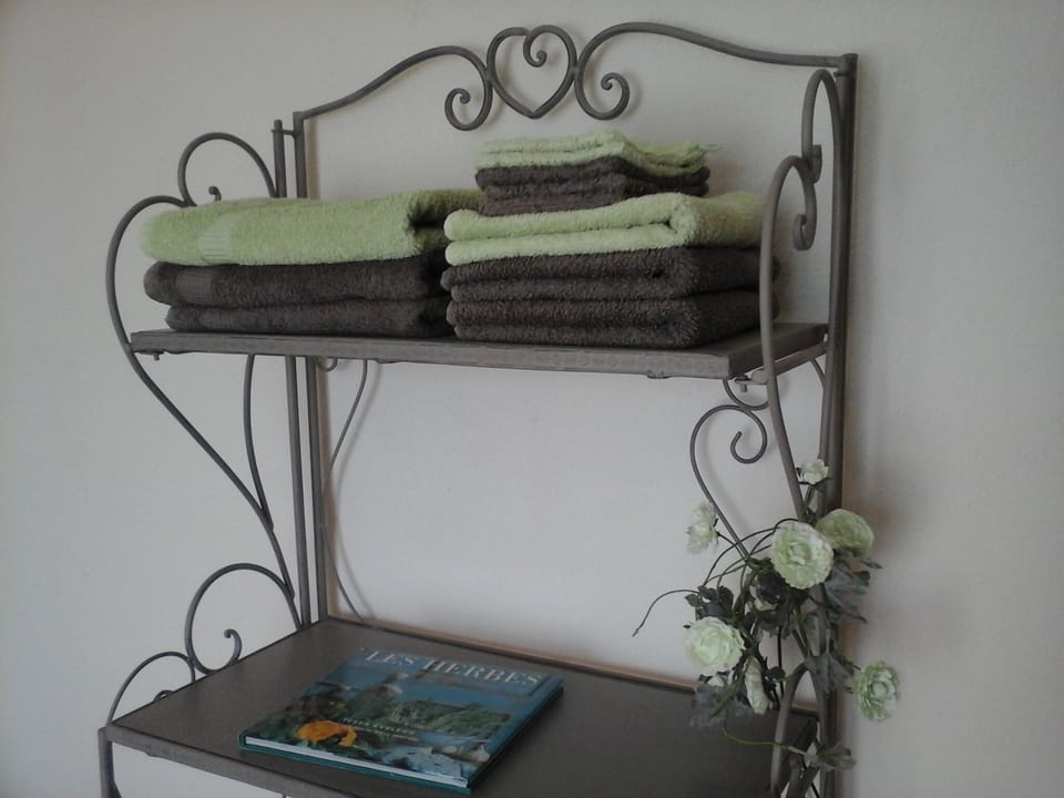 Room (Feniere) | Bathroom amenities | Hair dryer, towels