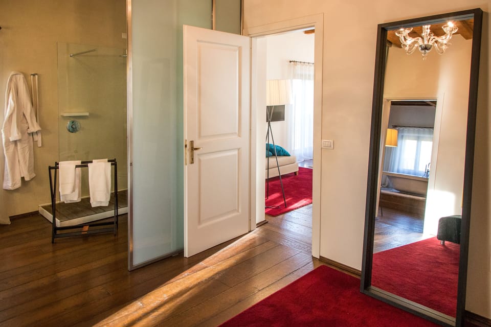 Deluxe Suite, Jetted Tub | Minibar, in-room safe, soundproofing, free WiFi