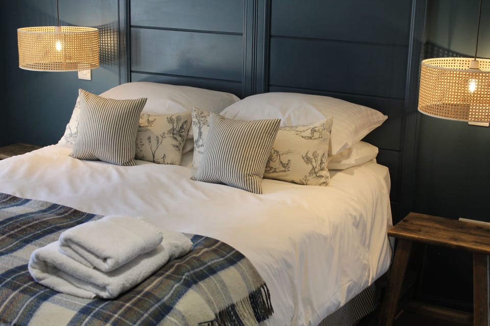 Deluxe Double Room, River View | Individually decorated, individually furnished, blackout drapes