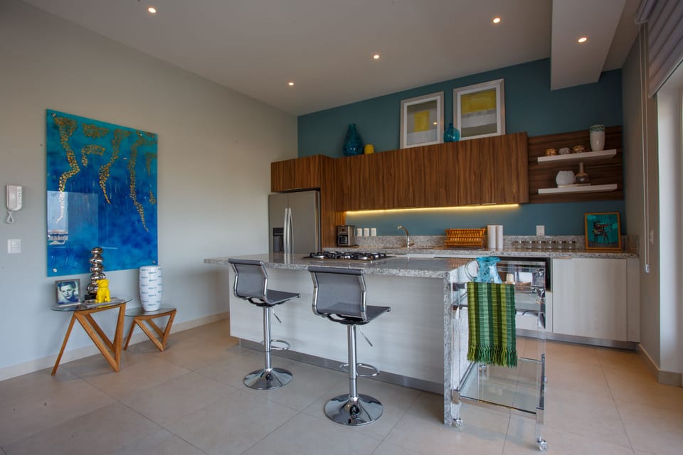 Kitchen bar with 2 seats