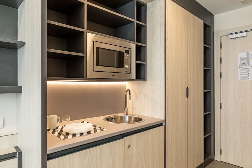 Basic Double Room, 2 Twin Beds | Private kitchen | Microwave