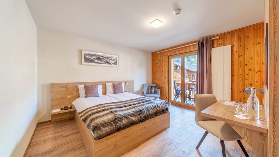 Double Room (City) | In-room safe, individually decorated, individually furnished, desk