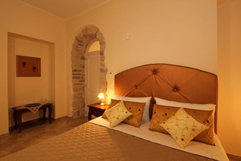 Desk, soundproofing, cribs/infant beds, free WiFi