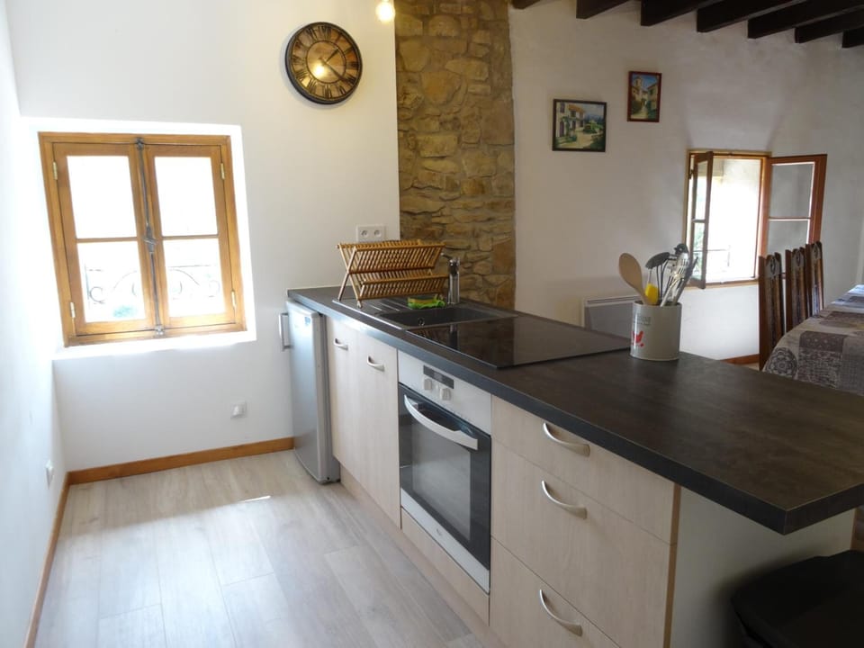 Shared fridge, microwave, stovetop, electric kettle