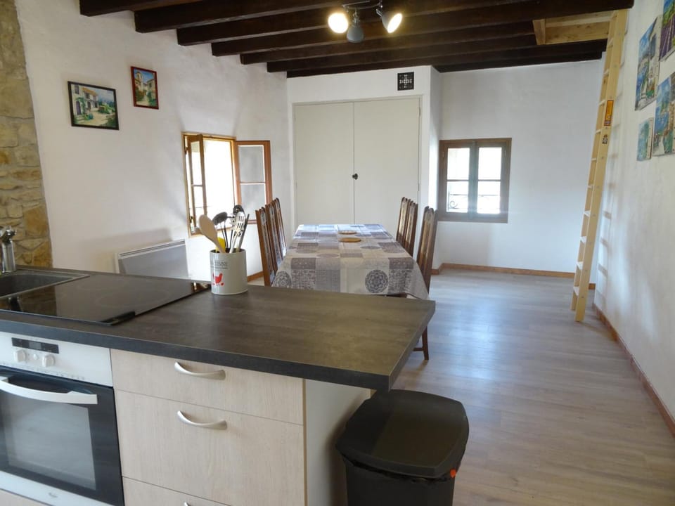 Shared fridge, microwave, stovetop, electric kettle