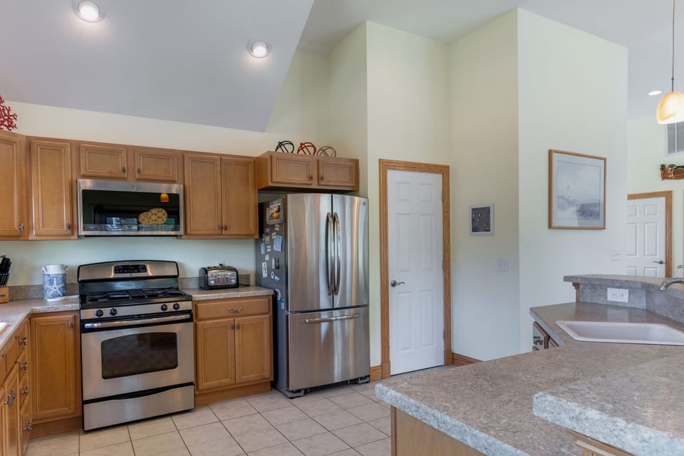 CC376: Wood Duck Inn l Top Level Kitchen