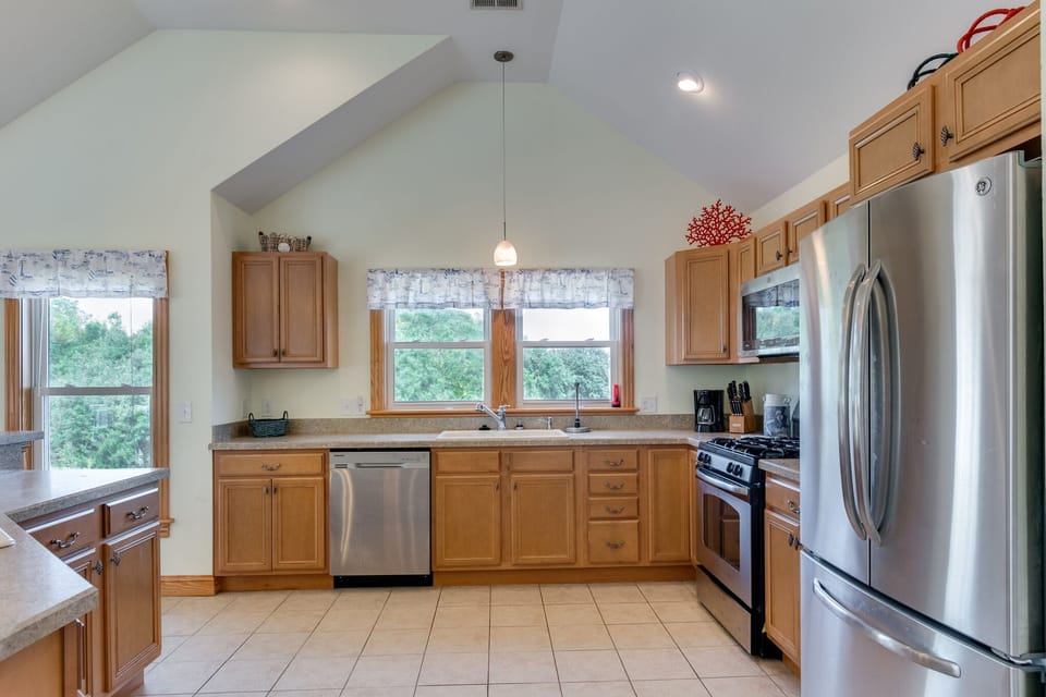 CC376: Wood Duck Inn l Top Level Kitchen