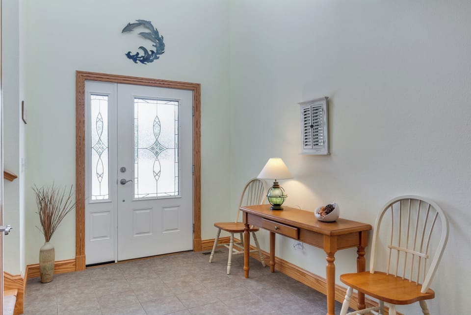 CC376: Wood Duck Inn l Mid Level Foyer
