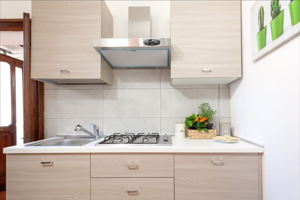 Apartment, 2 Bedrooms | Private kitchen | Fridge, microwave, oven, stovetop