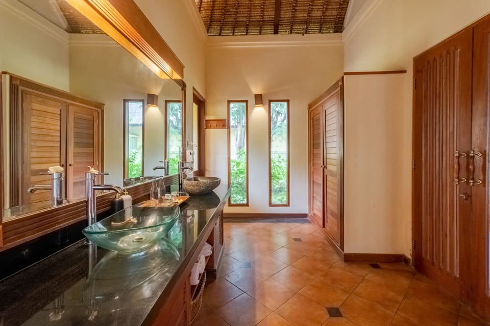 Widuri Garden View Family Villa No.12 | Bathroom | Shower, rainfall showerhead, free toiletries, hair dryer