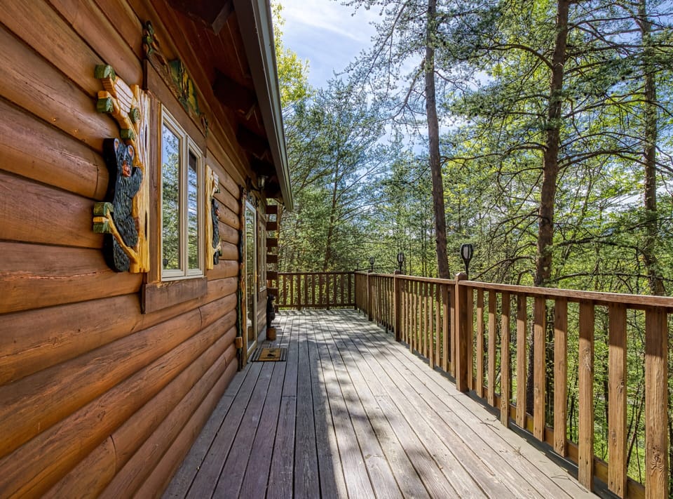 Cabin in Smoky Mountains - Cedar Lodge - Wrap around deck