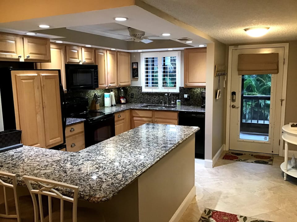 Fully stocked kitchen!