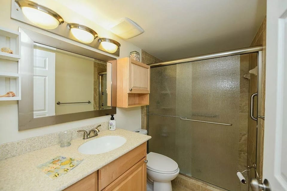 Updated, spotless bathrooms!
