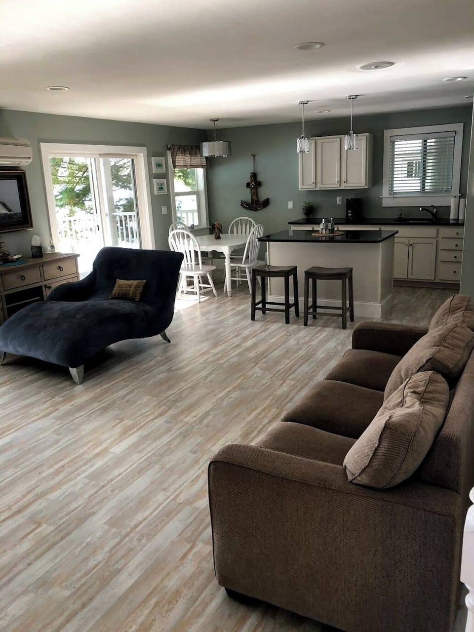 Upstairs living area/kitchen
