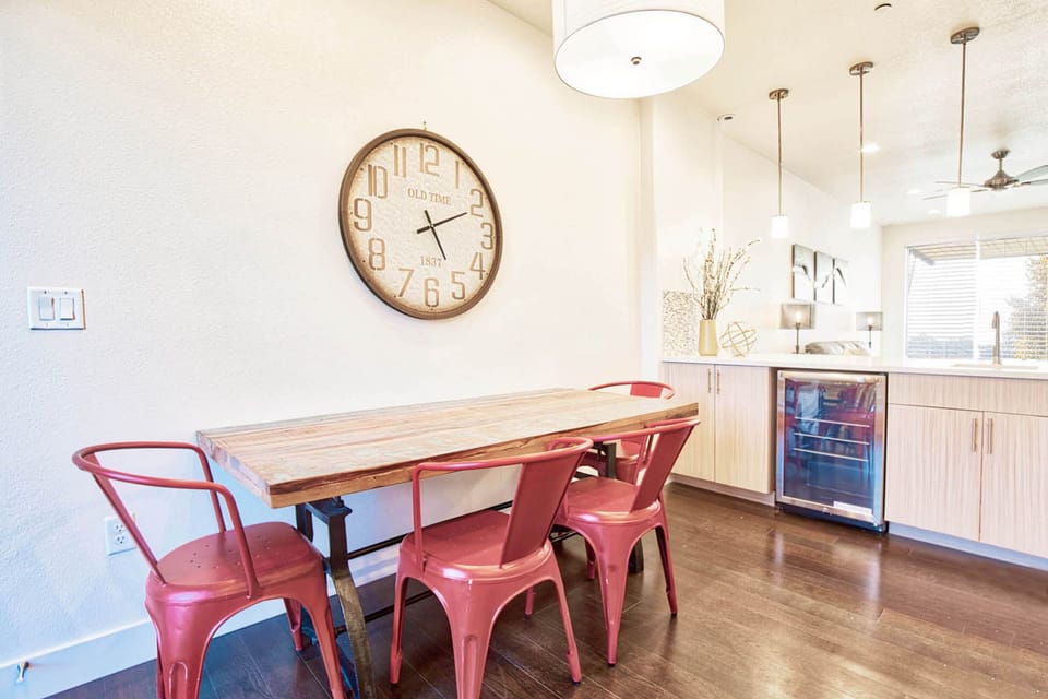 Dining area with pictured seating for four.  Two more chairs available