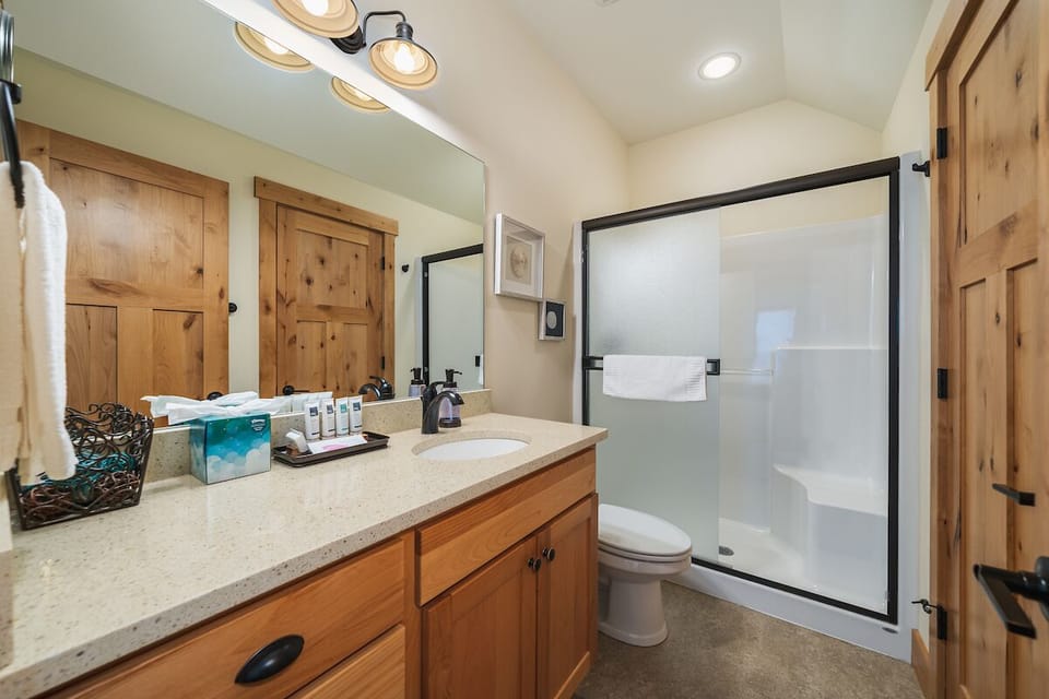 Upstairs Guest Bath Ensuite