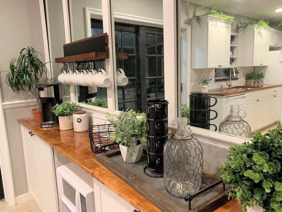 Coffee / tea bar