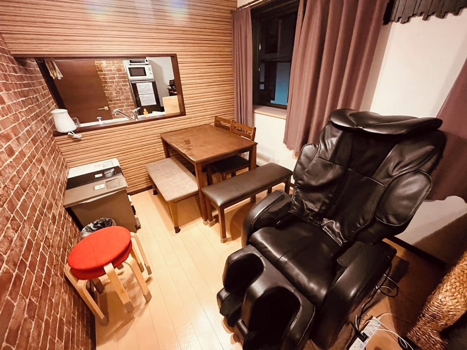 Private Vacation Home | Living area | 50-inch flat-screen TV with cable channels, TV