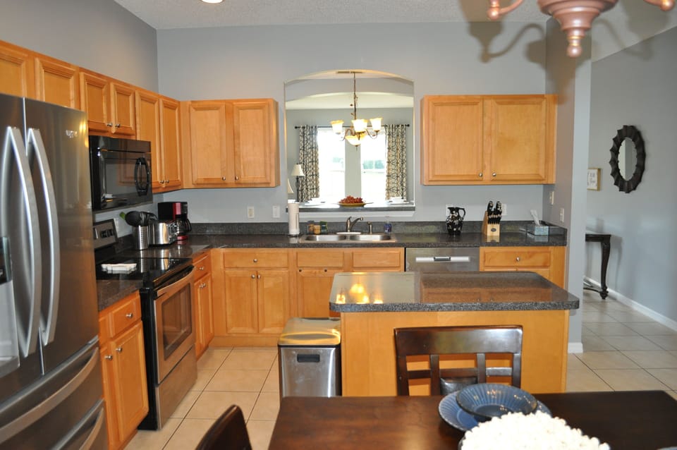 Kitchen
Sliding Door to Lanai/Pool Area
Pass-through to Dining Room
