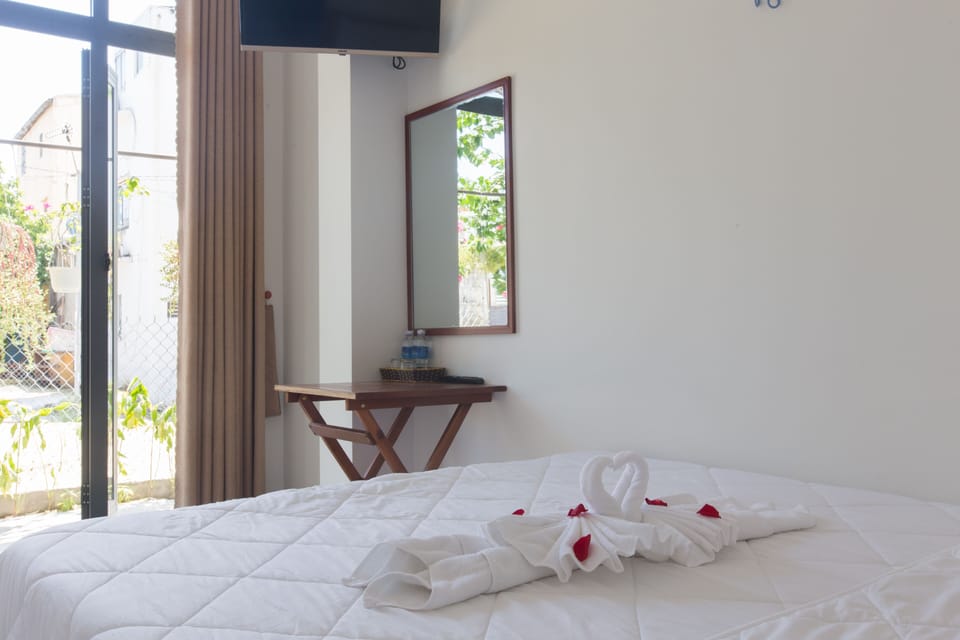 Superior Room | Living room | 32-inch Smart TV with cable channels, TV