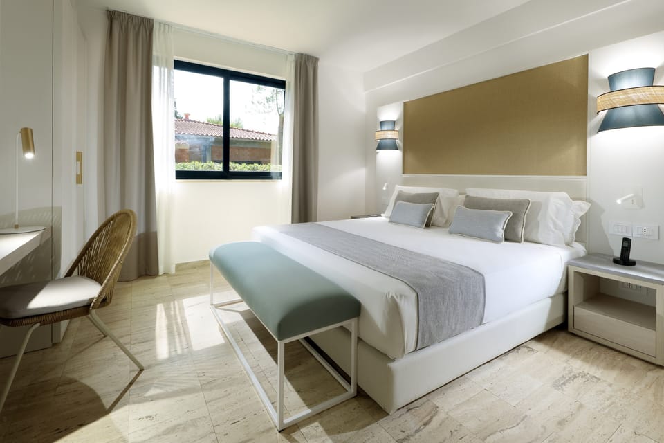 Deluxe Bungalow (Signature Level) | Down comforters, free minibar, in-room safe, desk