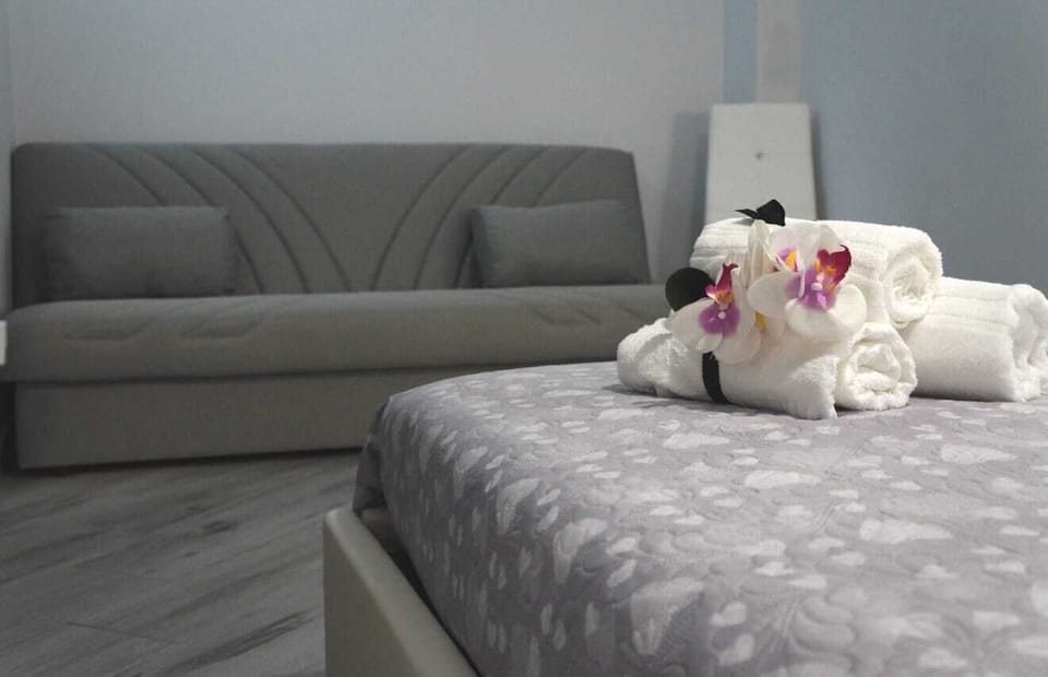 Deluxe Double Room (N.2) | Minibar, in-room safe, individually decorated, individually furnished