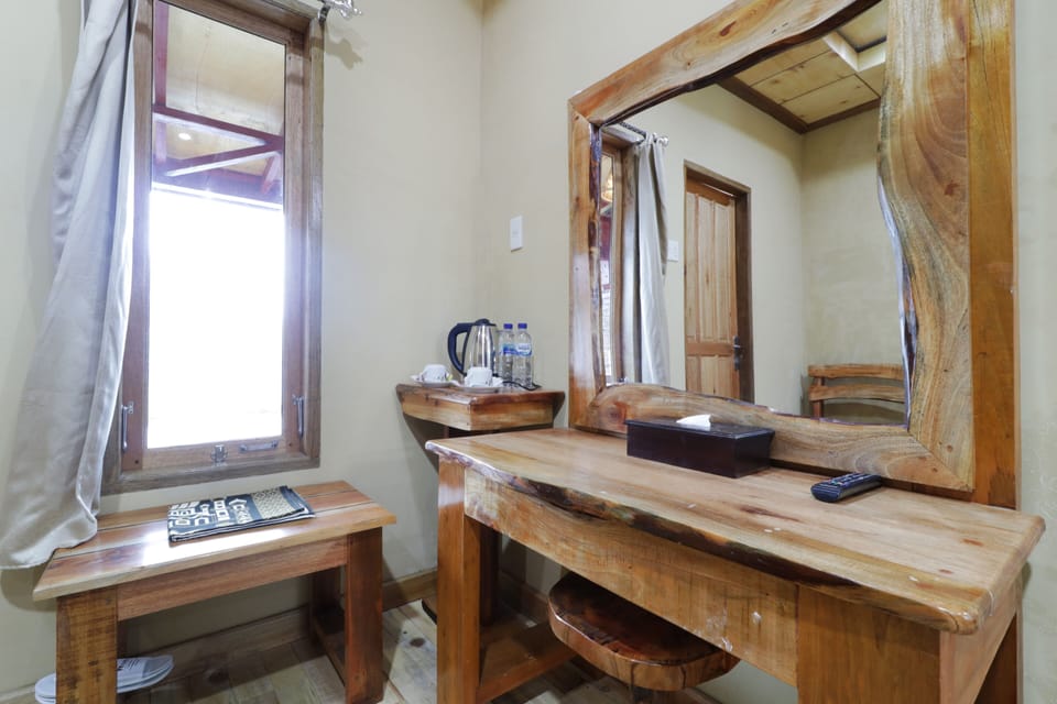 Deluxe Room | Minibar, WiFi (free), bed sheets