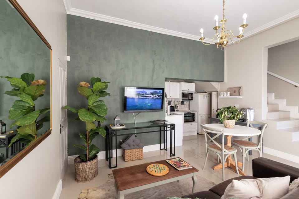 Superior Suite | Private kitchen | Fridge, microwave, oven, stovetop