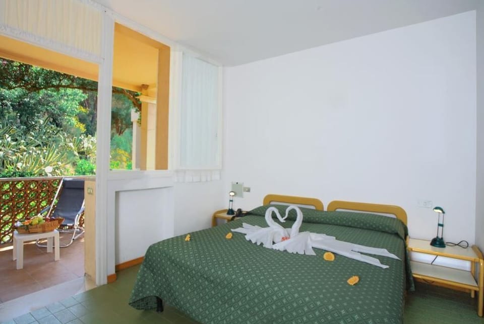 Standard Double Room | Desk, free WiFi, bed sheets