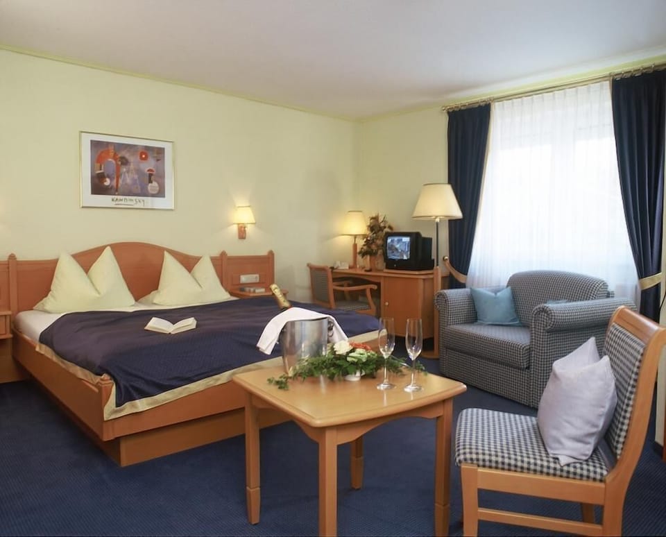Double Room | Desk, free WiFi, bed sheets