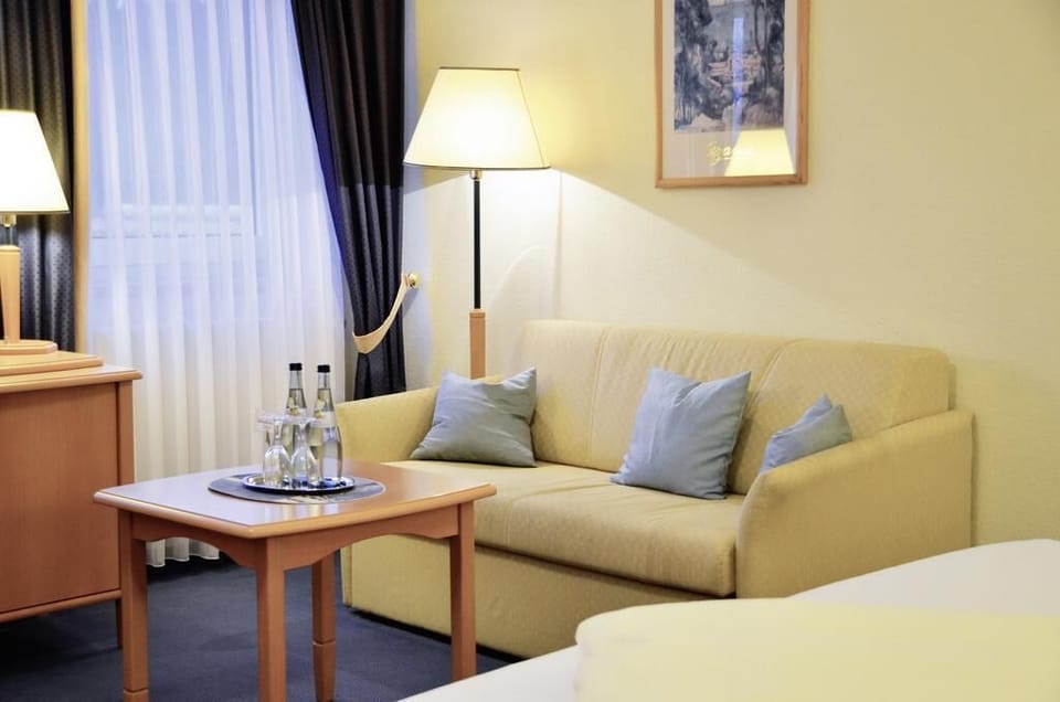 Double Room | Desk, free WiFi, bed sheets