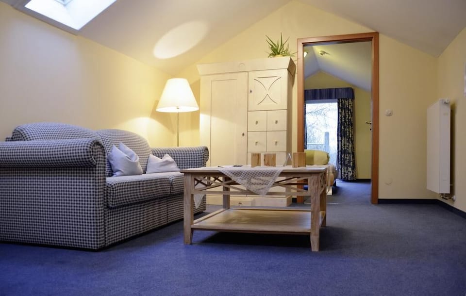 Double Room | Desk, free WiFi, bed sheets