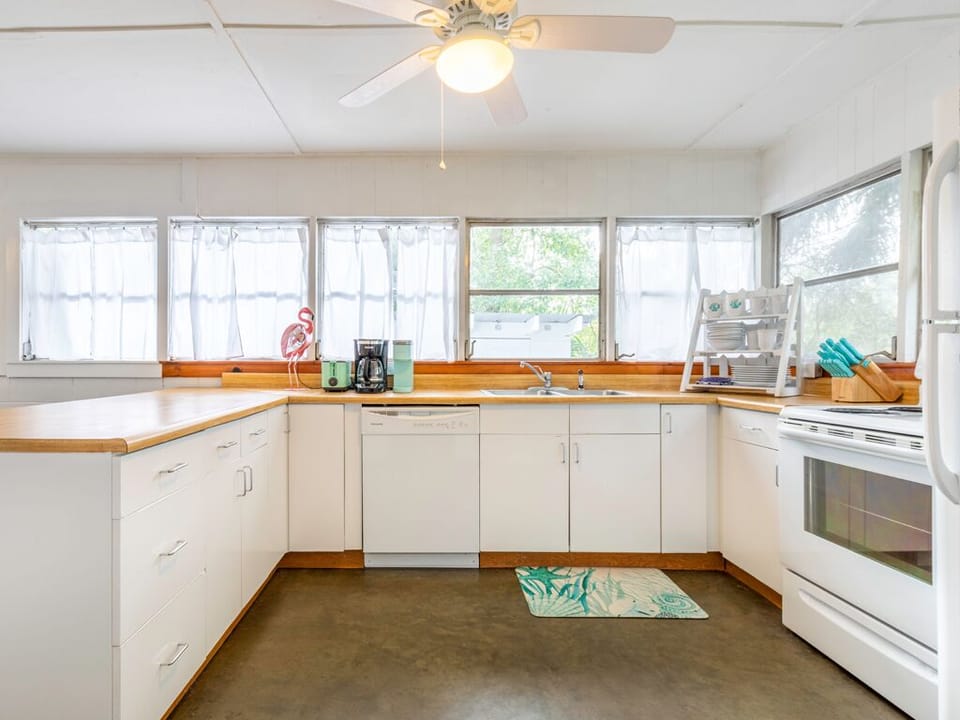 Fully equipped kitchen	