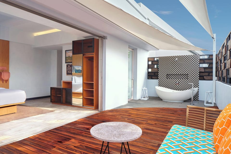 aloft, Loft, 1 King Bed | Minibar, in-room safe, individually decorated, individually furnished