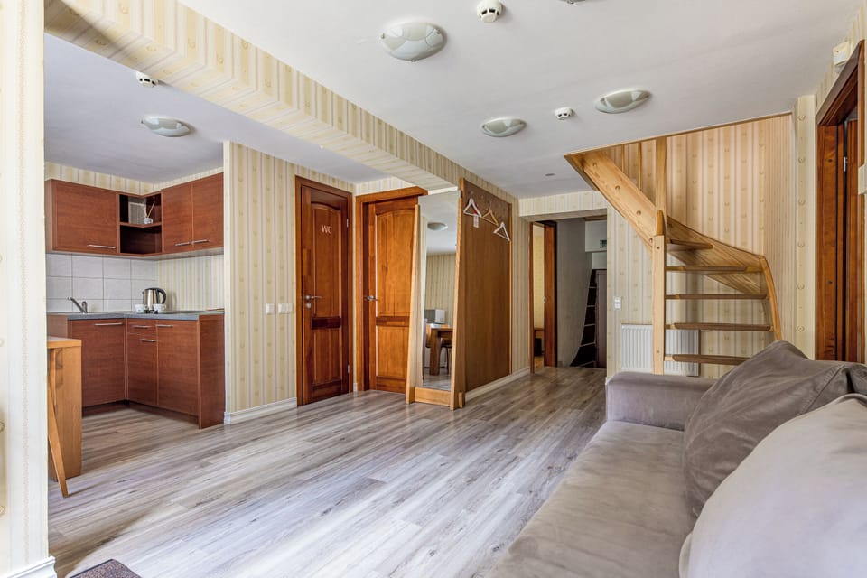 Duplex Cottage, 3 Bedrooms | Minibar, soundproofing, free WiFi, bed sheets