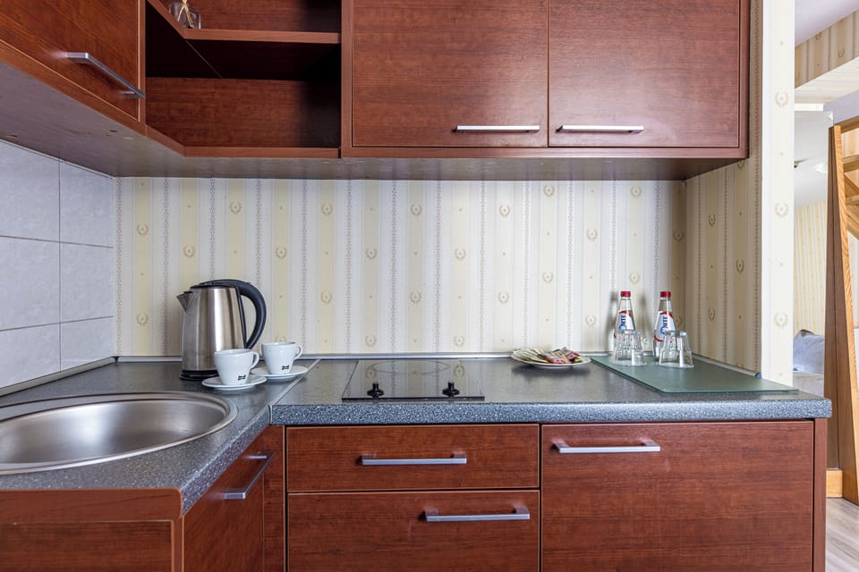 Duplex Cottage, 3 Bedrooms | Minibar, soundproofing, free WiFi, bed sheets