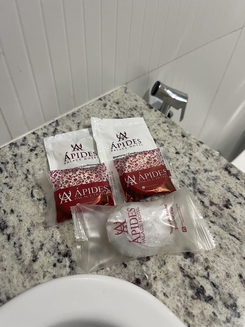 Shower, free toiletries, towels, shampoo