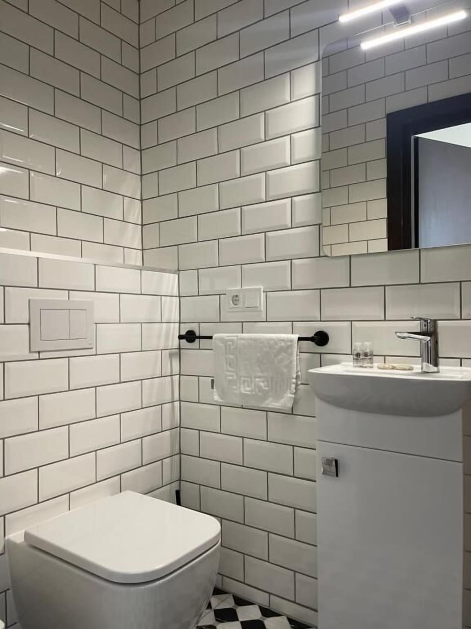 Economy Double or Twin Room | Bathroom | Free toiletries, hair dryer, towels