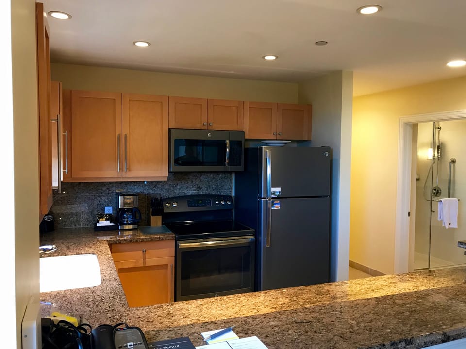 Main attached 1-br unit full kitchen