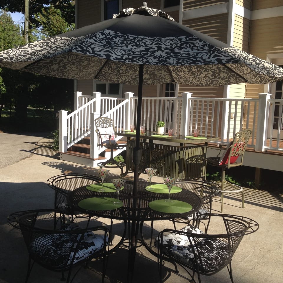 Outdoor dining